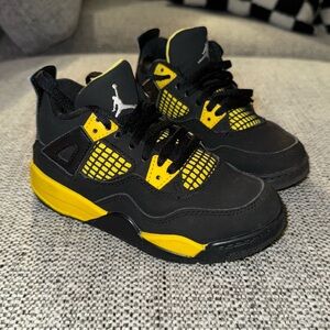 AIR JORDAN 4 RETRO ‘THUNDER’ KIDS SIZE 11C (2023)